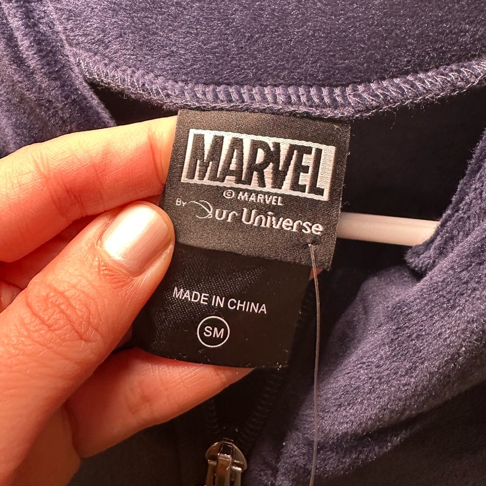 NWT Her Universe Marvel Captain America Embroidered Unisex Track Jacket - Picture 5 of 11